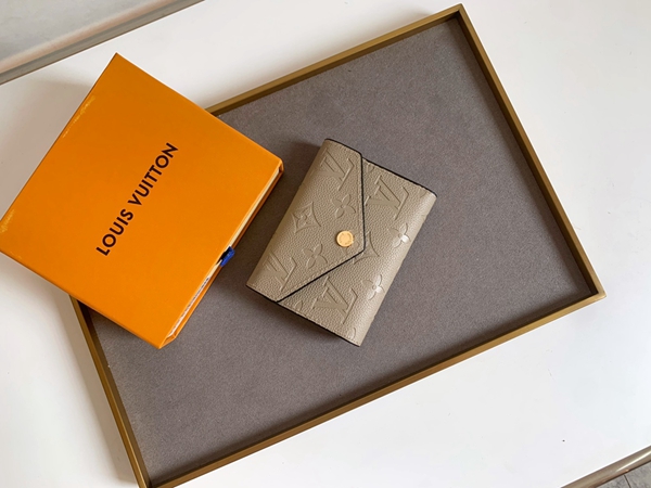 LVコピーウォレット着用イメージ